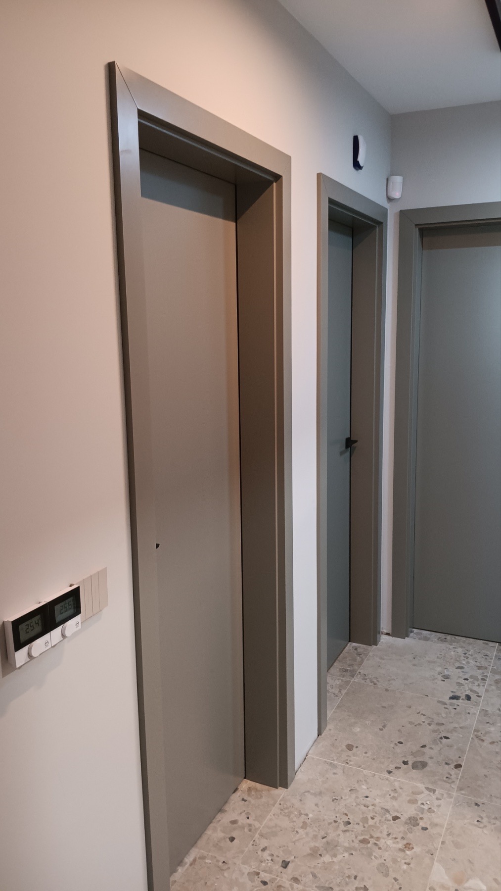 Ingresso elegante NIYANI collezione 2 - materiali di lusso e design sofisticato