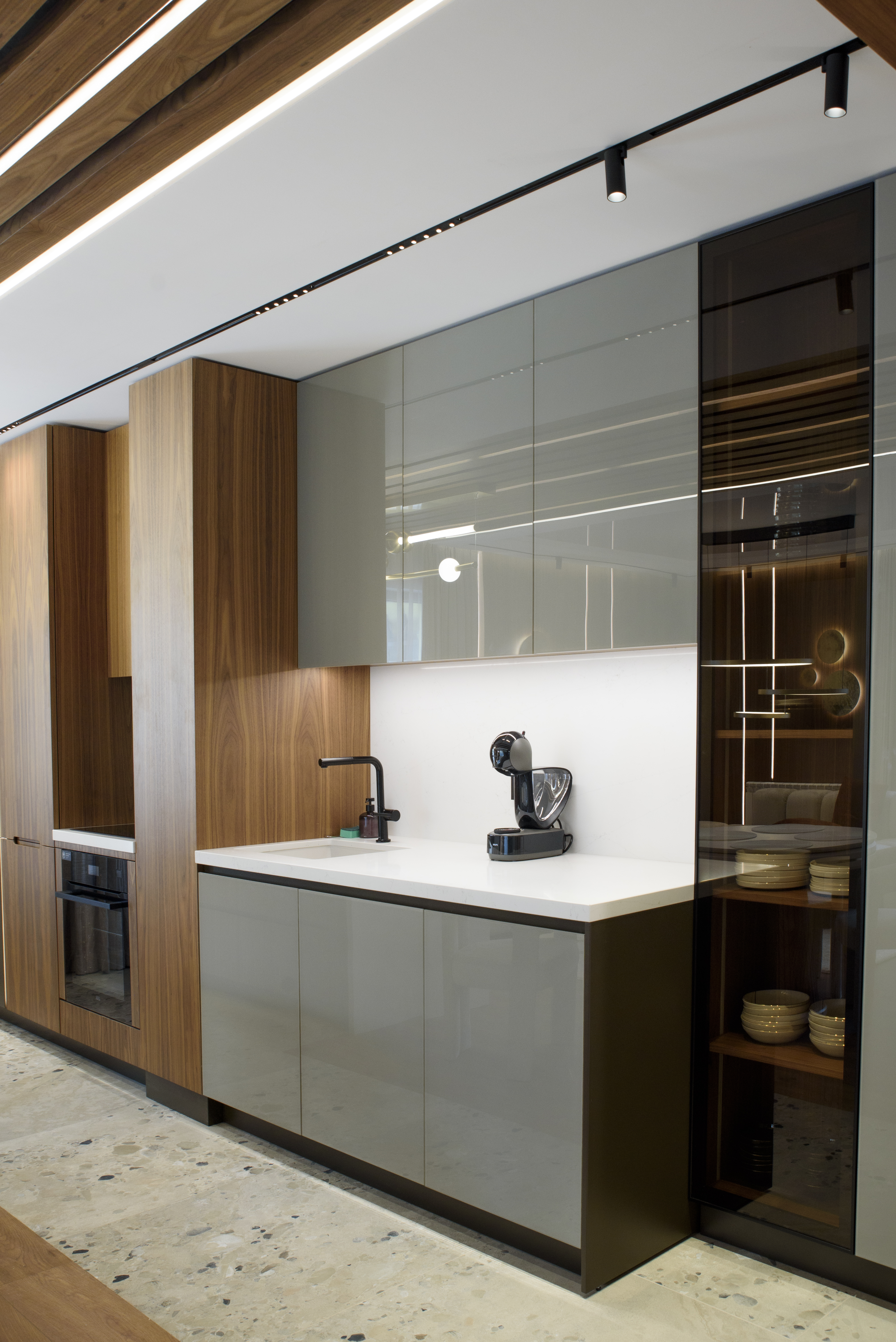NIYANI luxury custom kitchen - modern design and premium materials